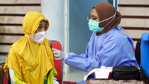 Image: Student Covid health check in Balikapan, Indonesia. Credit: Hanafi Zul Afkar/Dreamstime