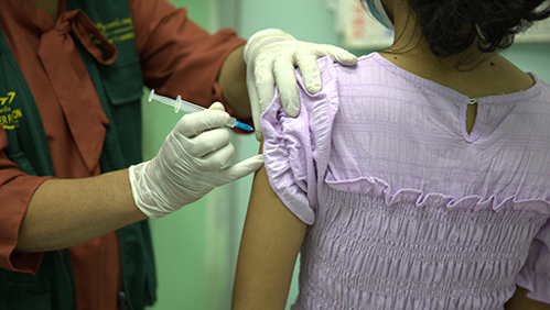 Image: A pregnant mother getting her ATT immunisation.