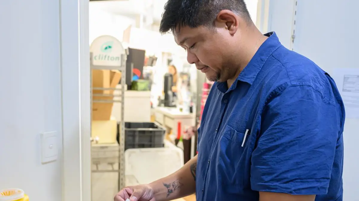 Clinical research nurse Rodney Guzman in action.