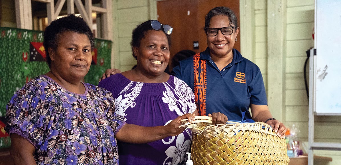 Burnet Women’s Adolescents and Child Health lead, Dr Delly Babona, thanks East New Britain healthcare staff for their collaboration with the HMHB program