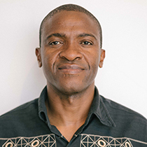 Dr Tafireyi  Marukutira
